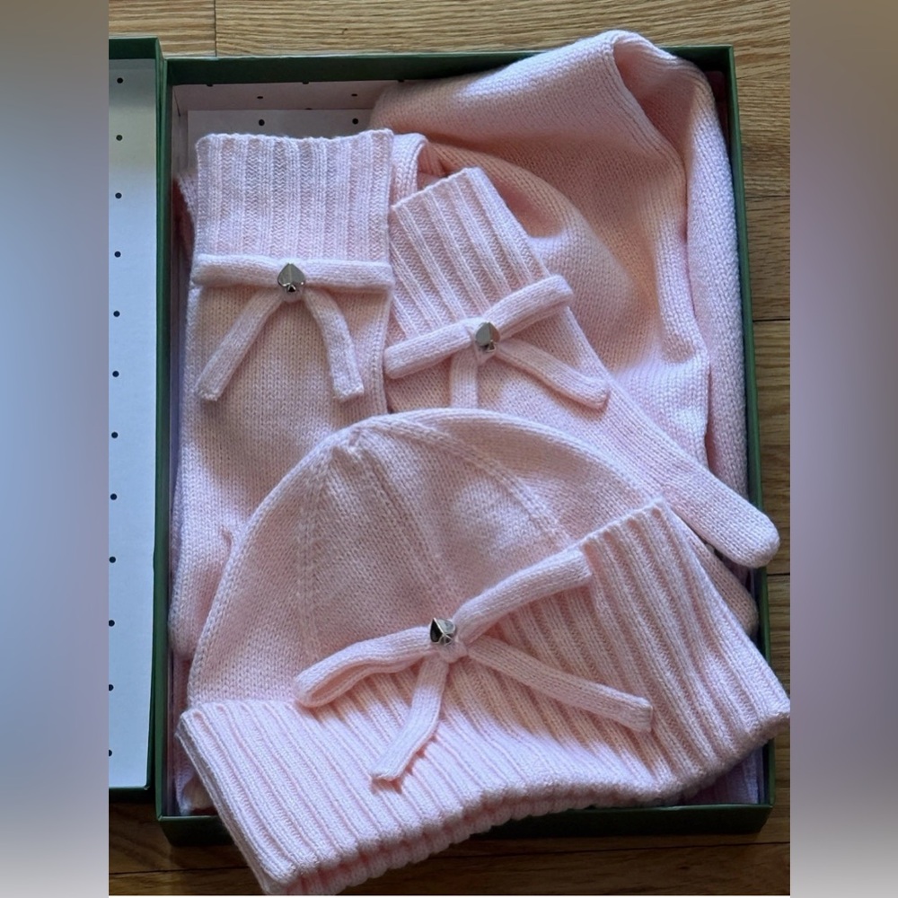 Kate Spade Bow Knit Hat,Gloves,and Scarf Set (3PC NWOT in box) English Rose Pink